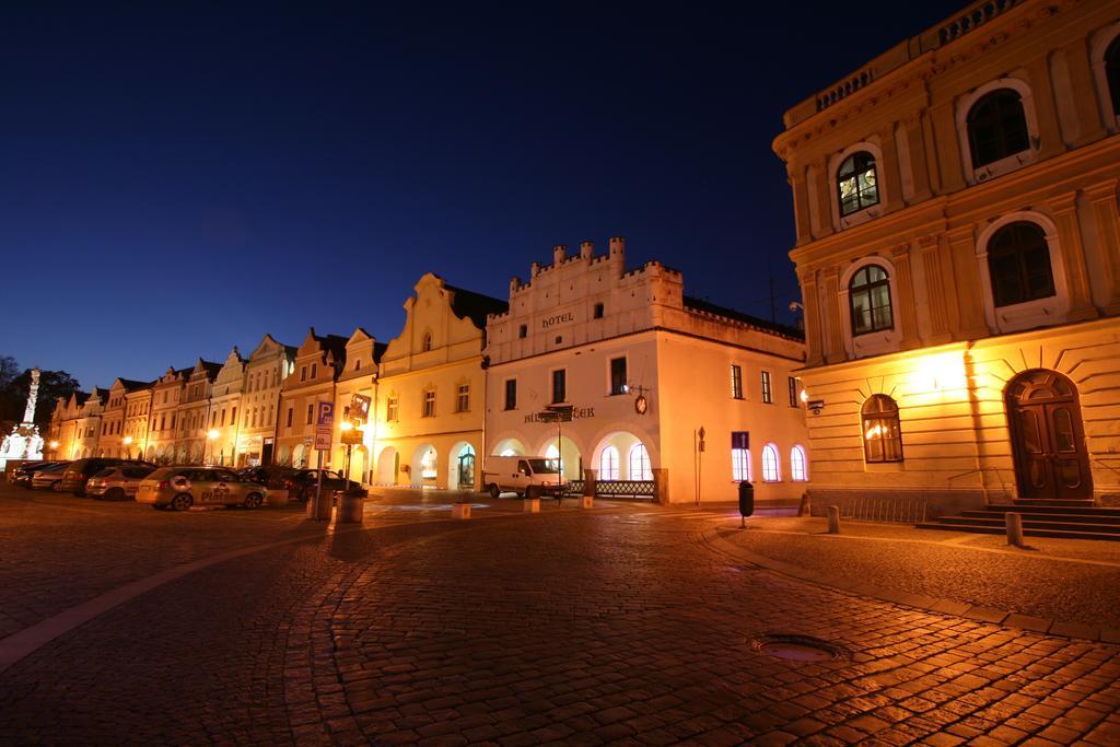 Hotel Bily Konicek Тршебонь Экстерьер фото