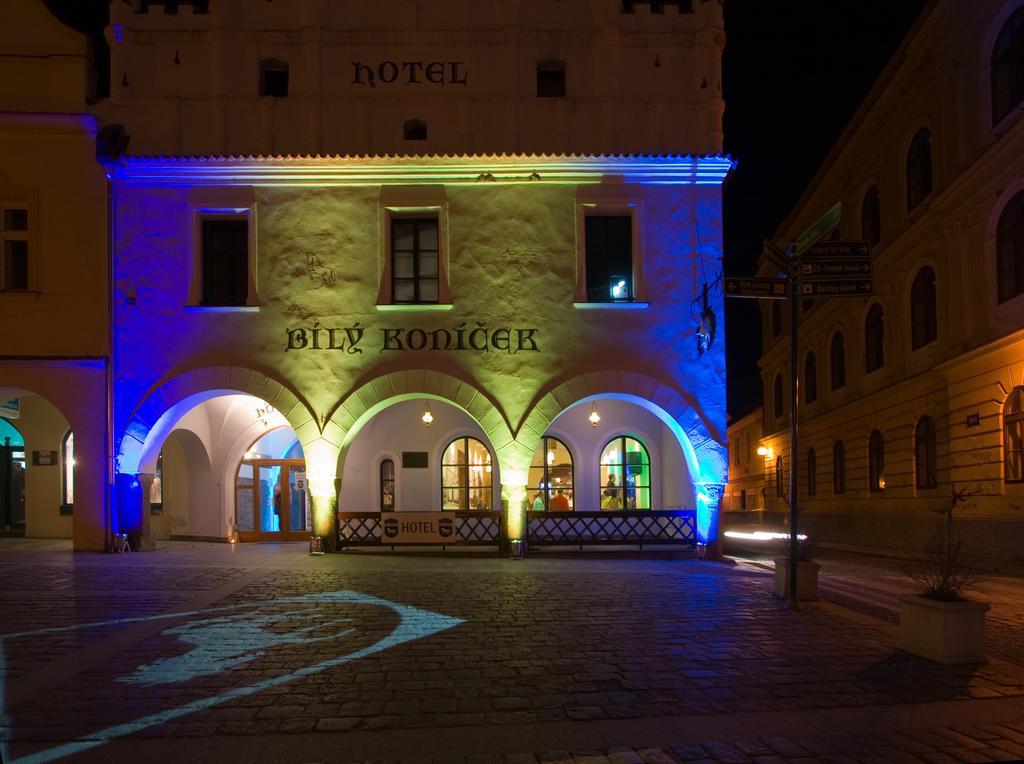 Hotel Bily Konicek Тршебонь Экстерьер фото