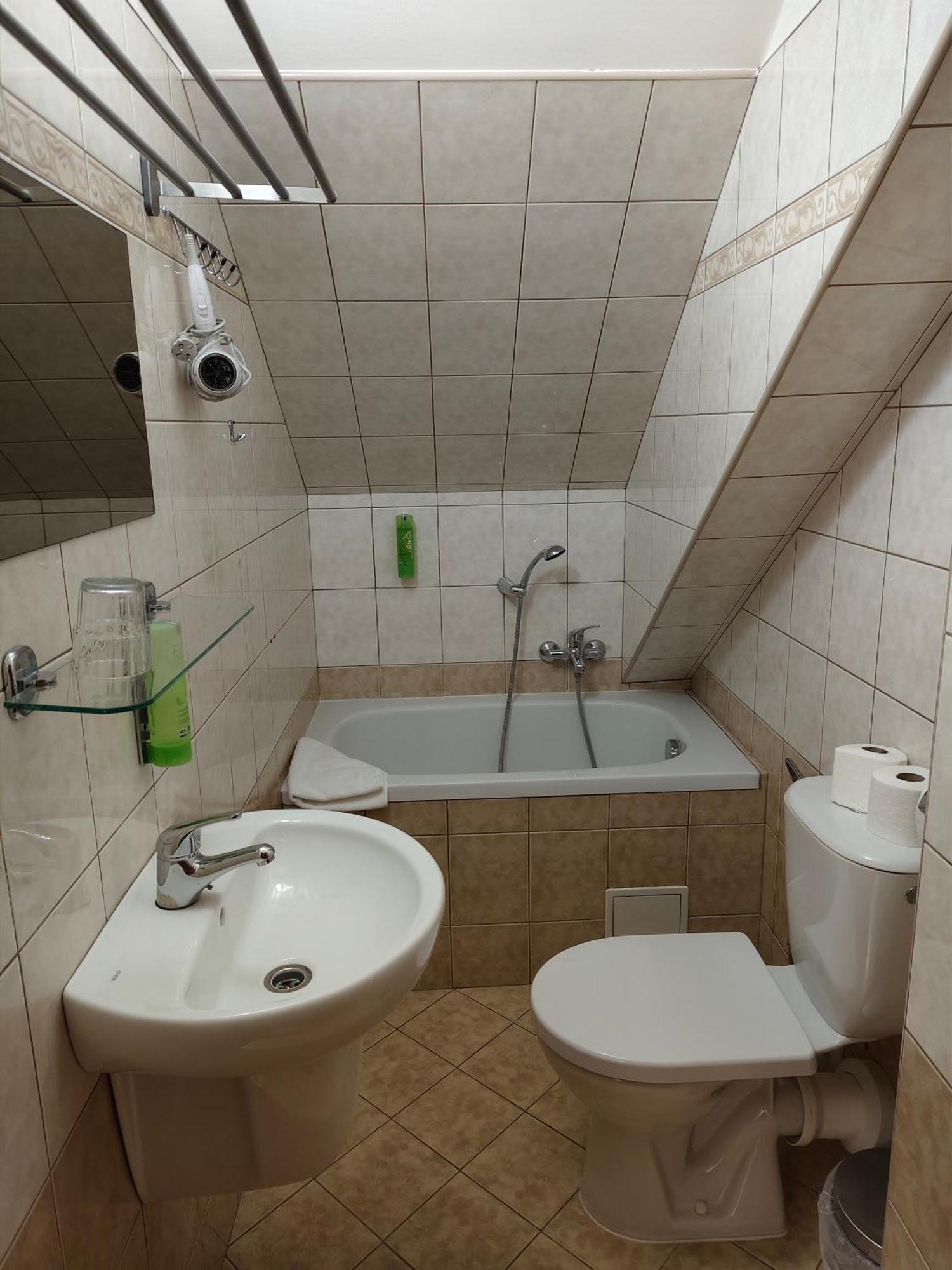 Hotel Bily Konicek Тршебонь Экстерьер фото