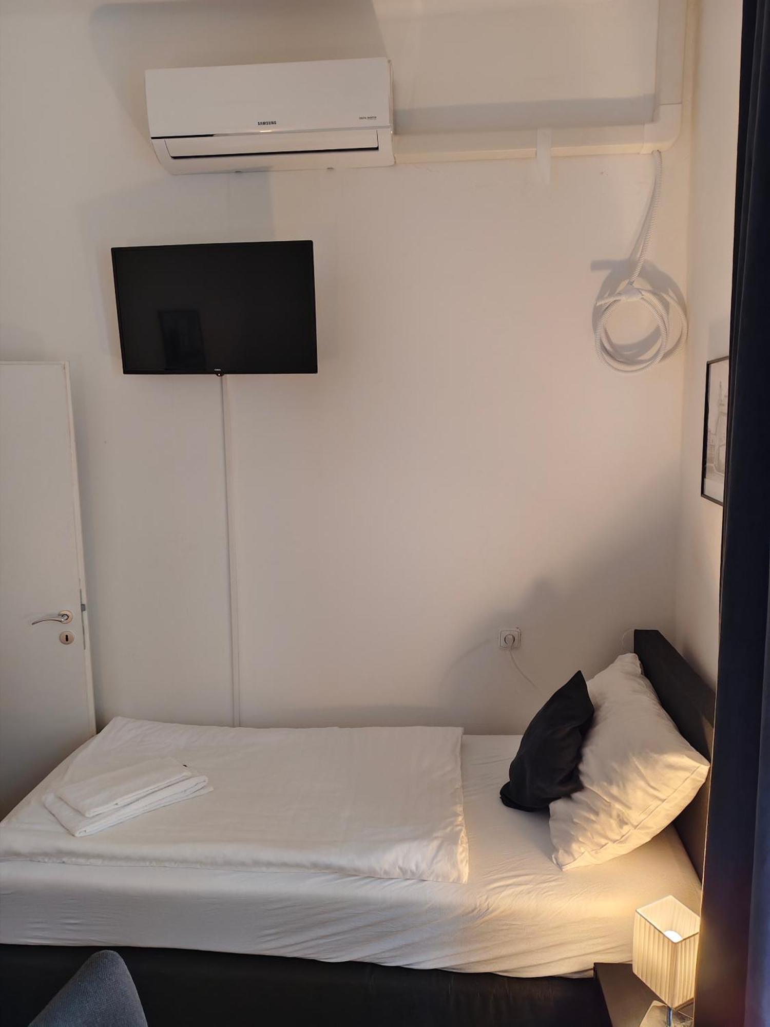 Hotel Bily Konicek Тршебонь Экстерьер фото