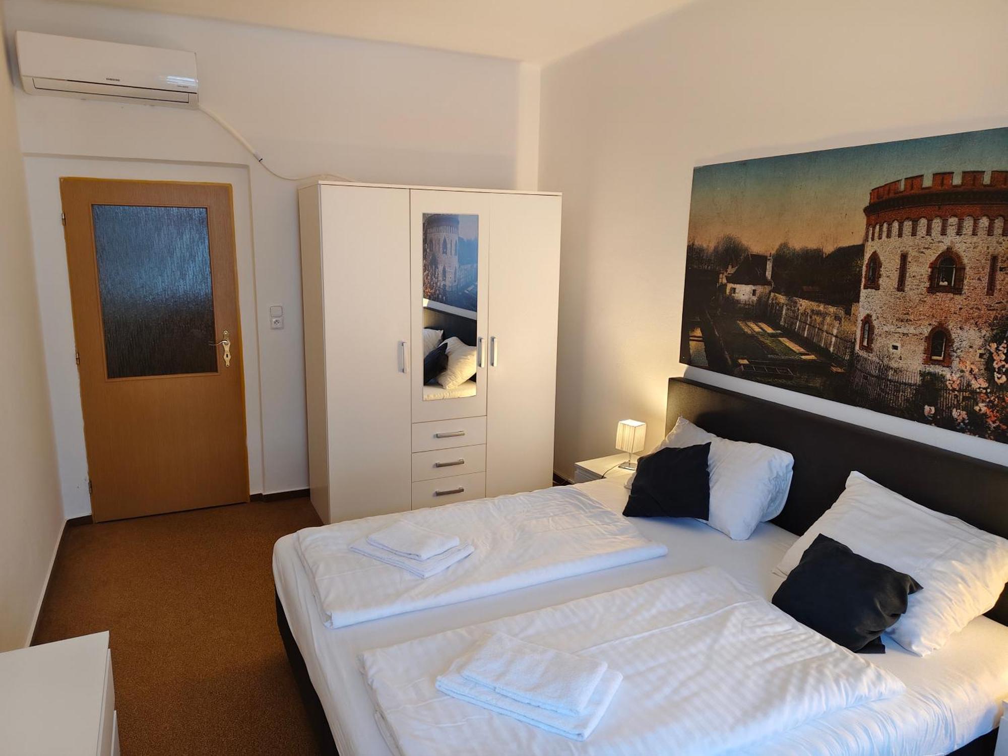 Hotel Bily Konicek Тршебонь Экстерьер фото