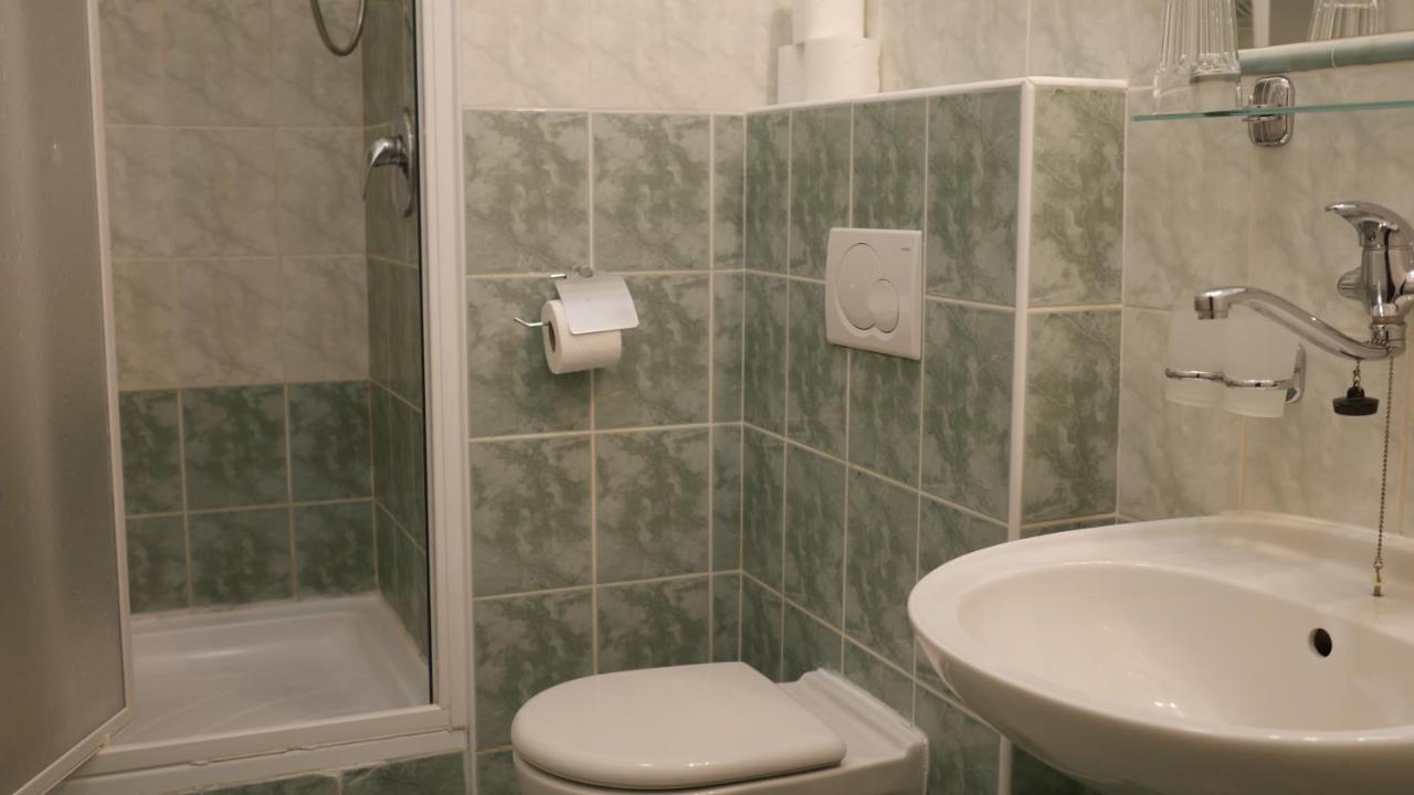 Hotel Bily Konicek Тршебонь Экстерьер фото
