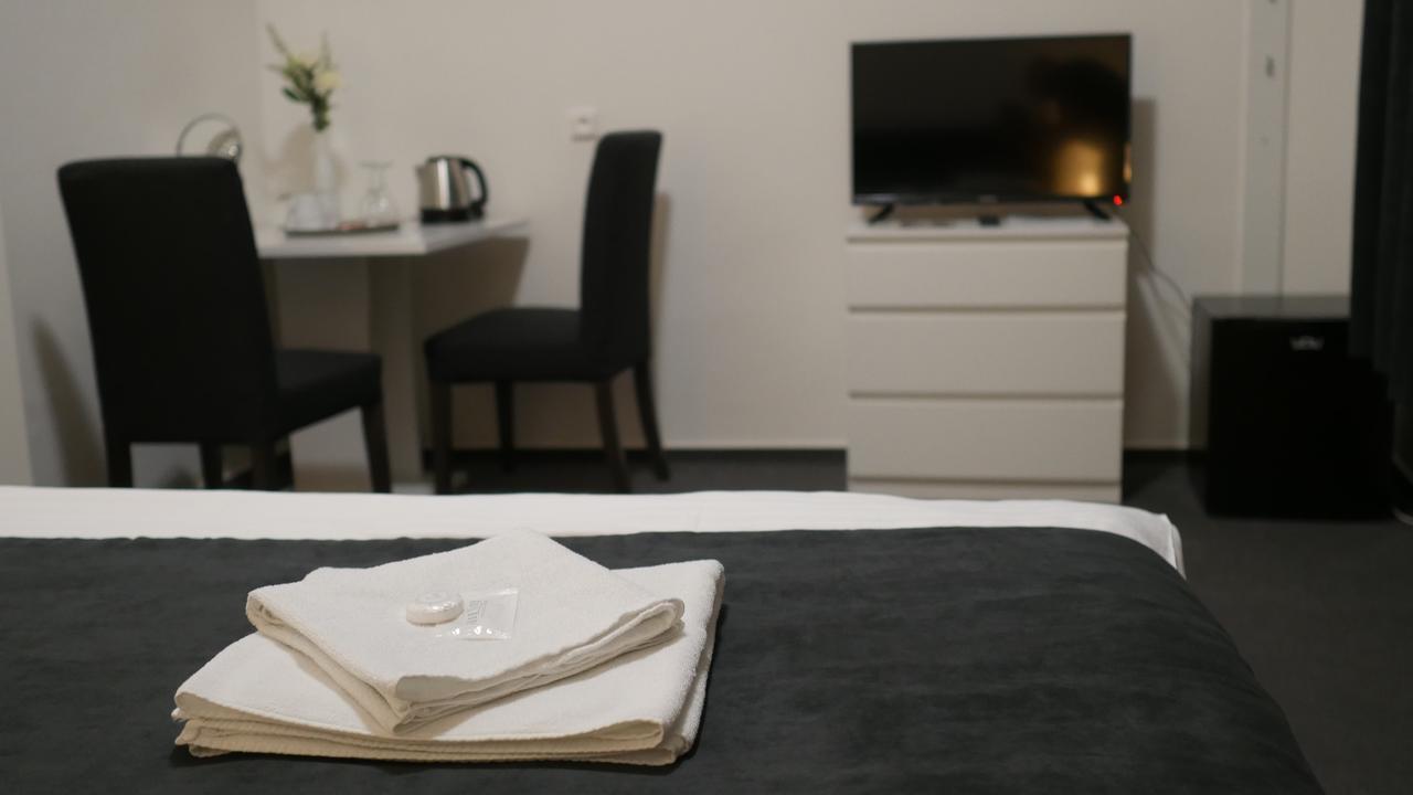 Hotel Bily Konicek Тршебонь Экстерьер фото