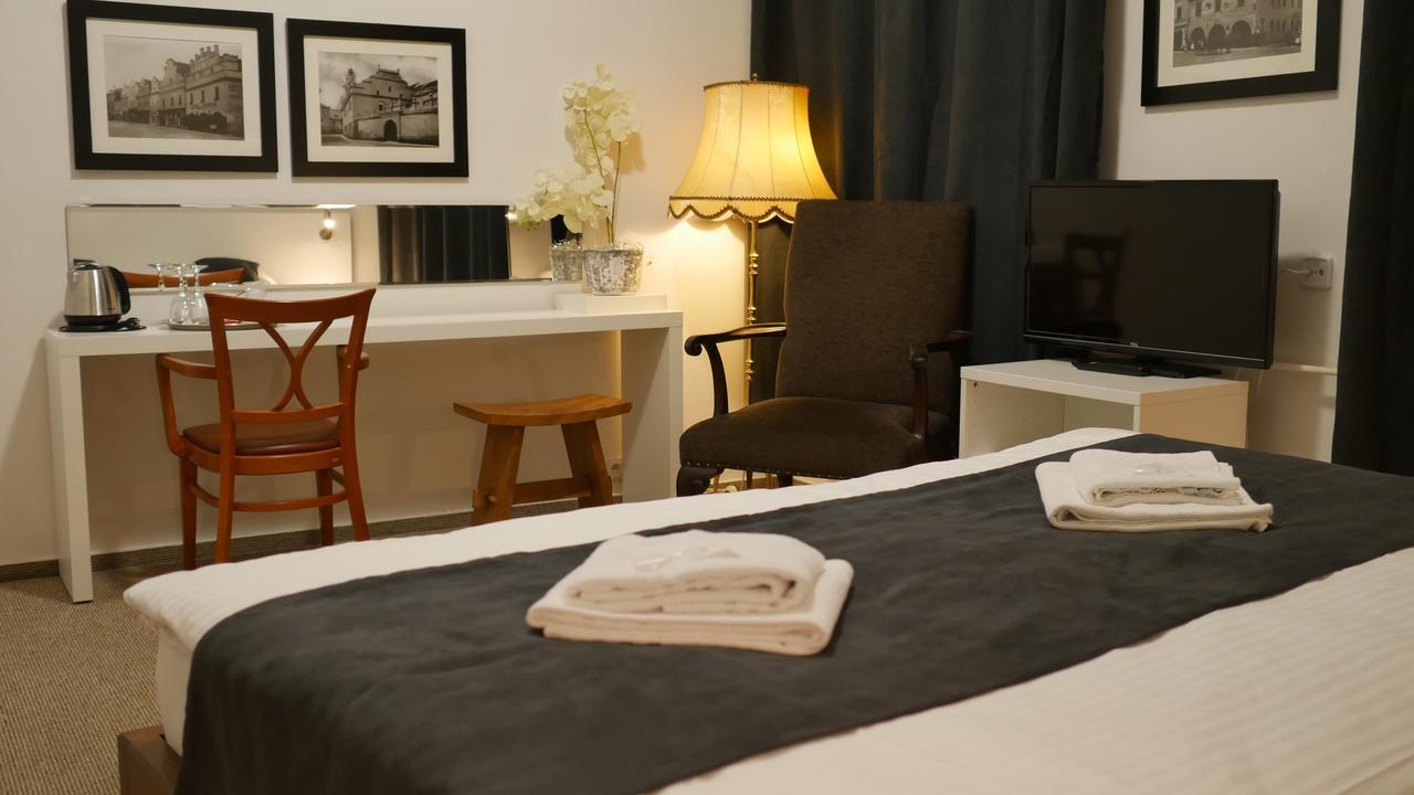 Hotel Bily Konicek Тршебонь Экстерьер фото
