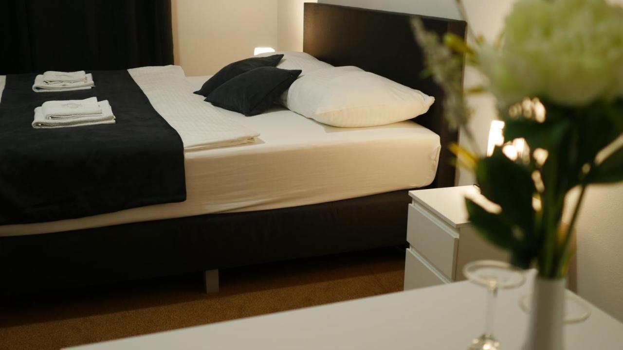 Hotel Bily Konicek Тршебонь Экстерьер фото