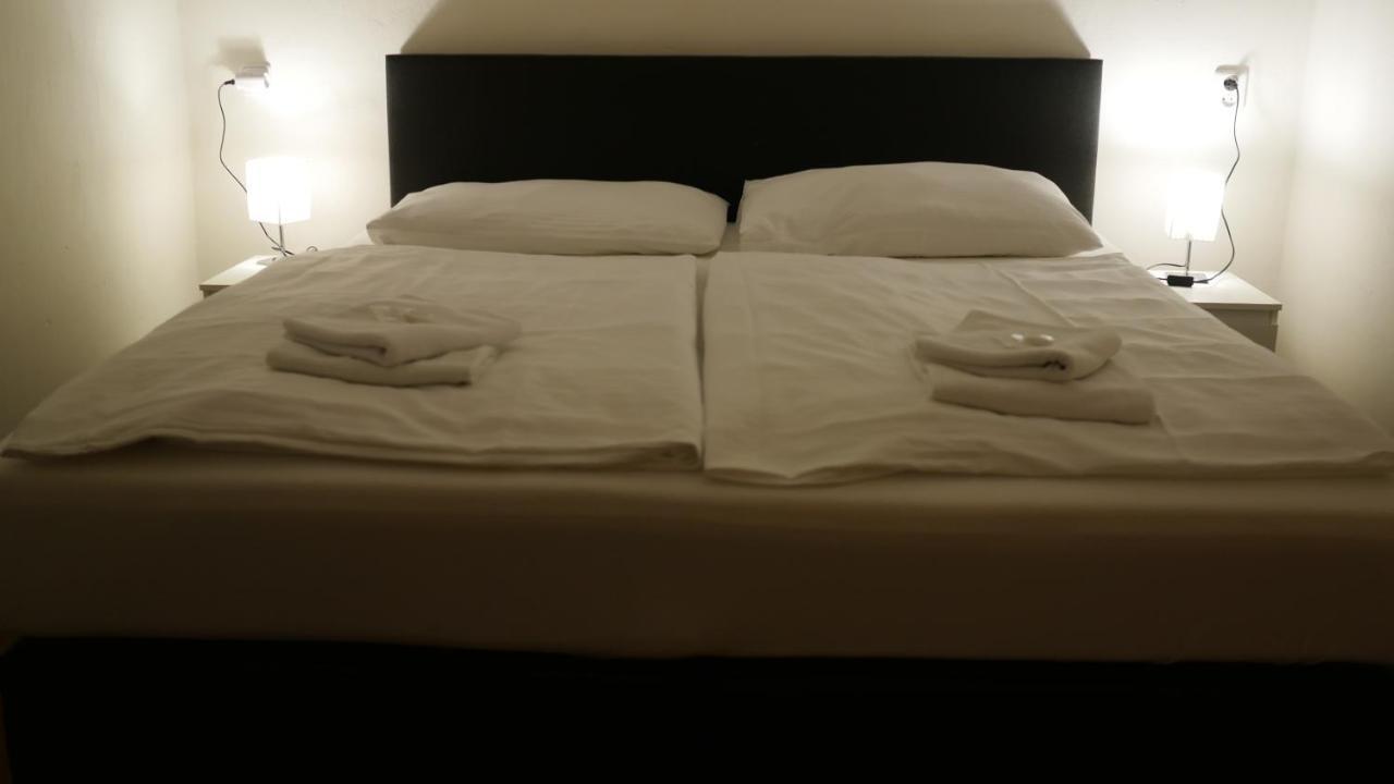 Hotel Bily Konicek Тршебонь Экстерьер фото