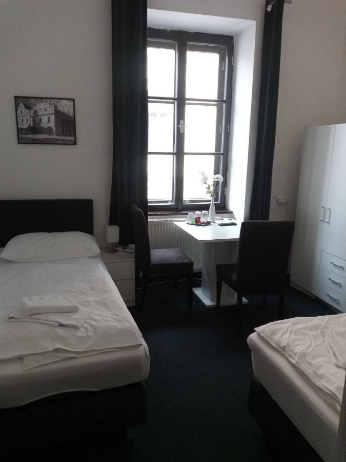 Hotel Bily Konicek Тршебонь Экстерьер фото